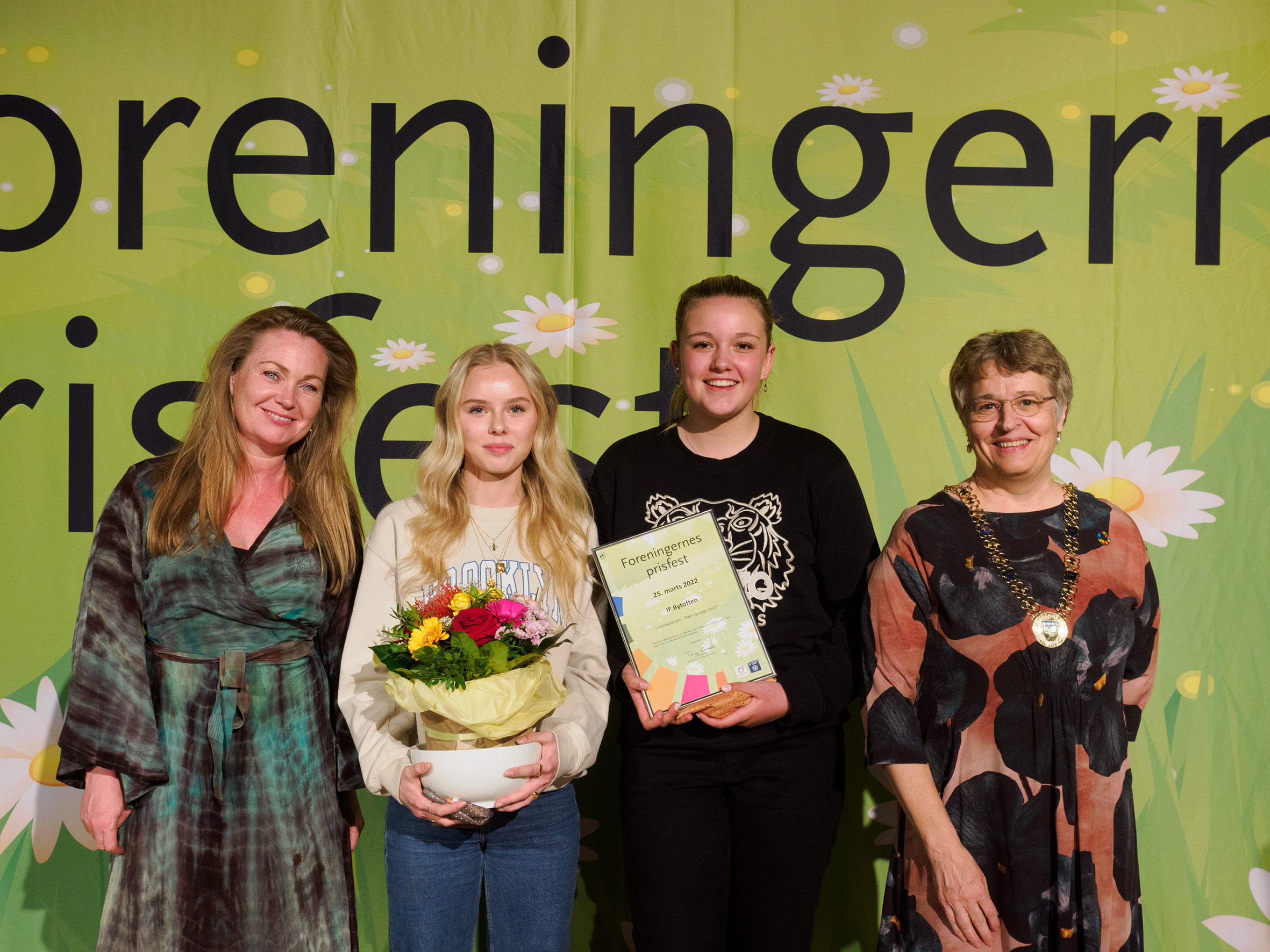 Nikoline Berg og Celina Jensen sammen med Trine Græse og Christina Rittig Falkberg