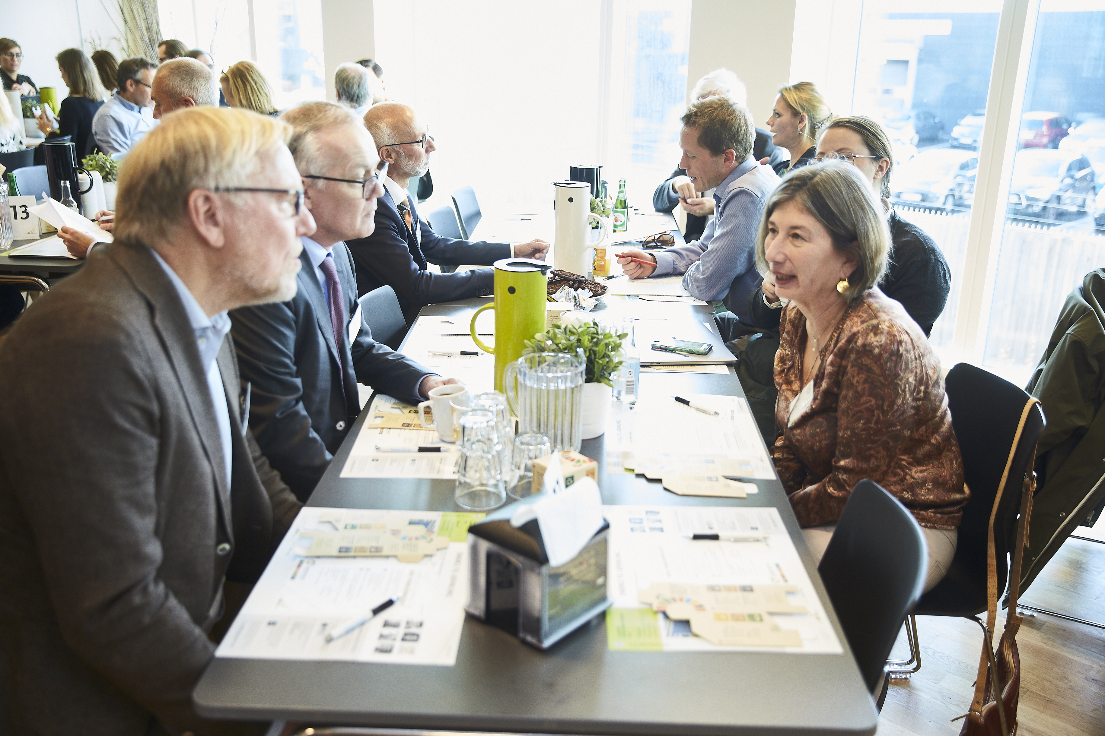 Deltagere diskuterer ved bordene på Gladsaxe Erhvervskonference 2019
