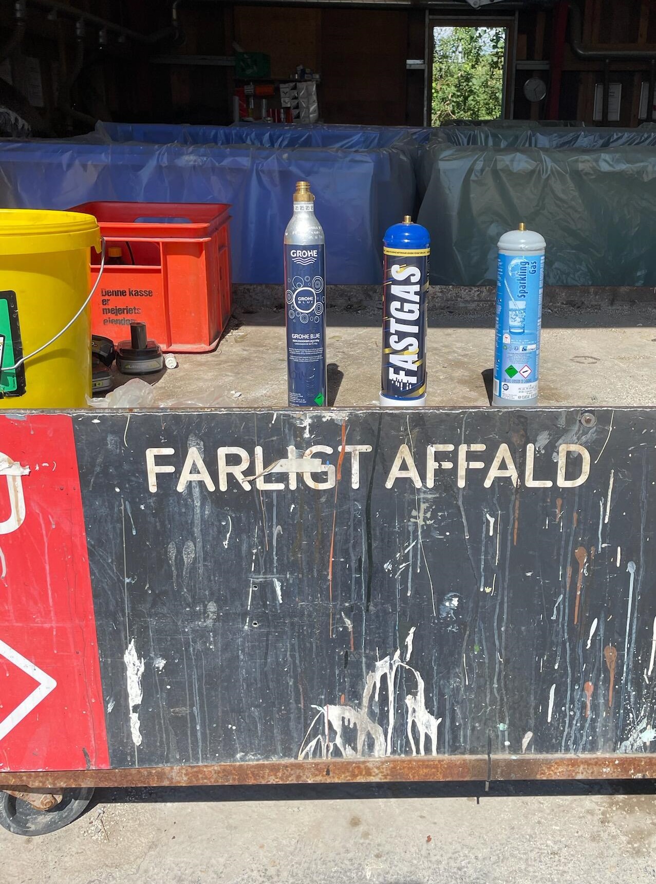 Trykflasker afleveret som farligt affald på Genbrugsstationen