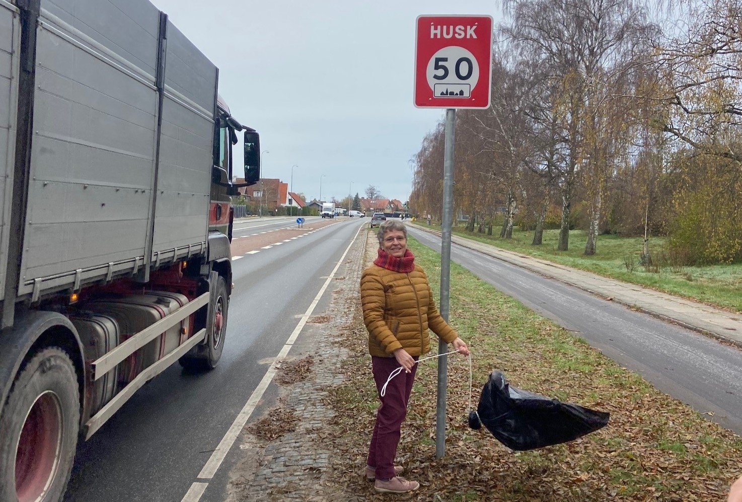 Borgmester Trine Græse indvier nye kampagneskilte med lavere hastighedsgrænse på Bagsværdvej